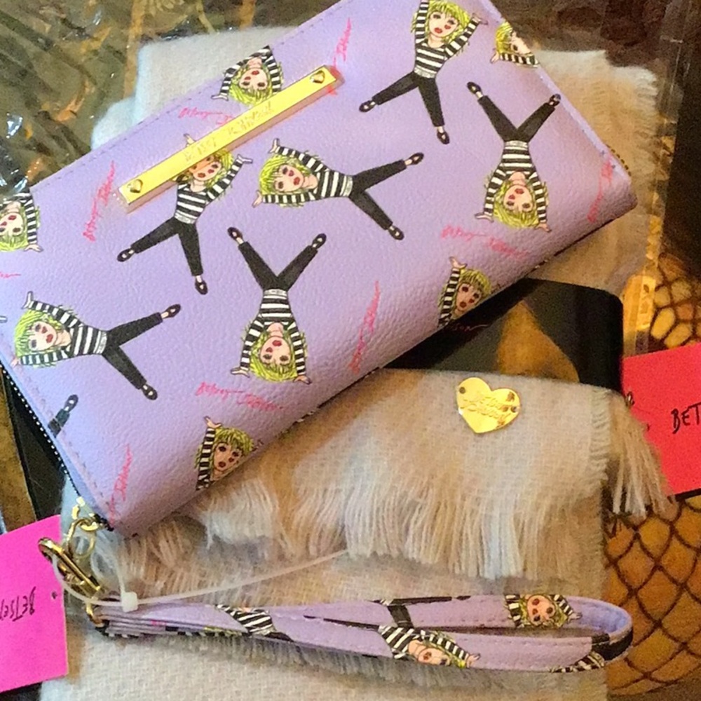 Betsey Johnson Wristlet and Scarf NWT